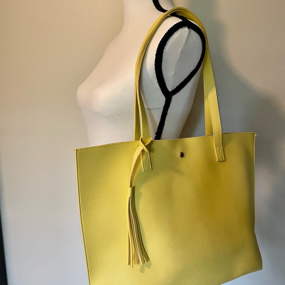Sunshine yellow tote bag with tassel